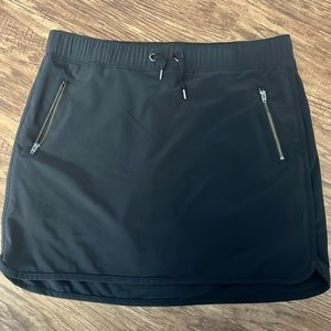 Black Athleta skort with side zipper pockets.
